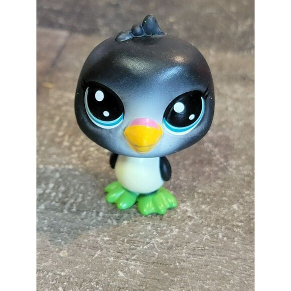 LPS Littlest Pet Shop penguin Hasbro toy figure green feet - Picture 1 of 4